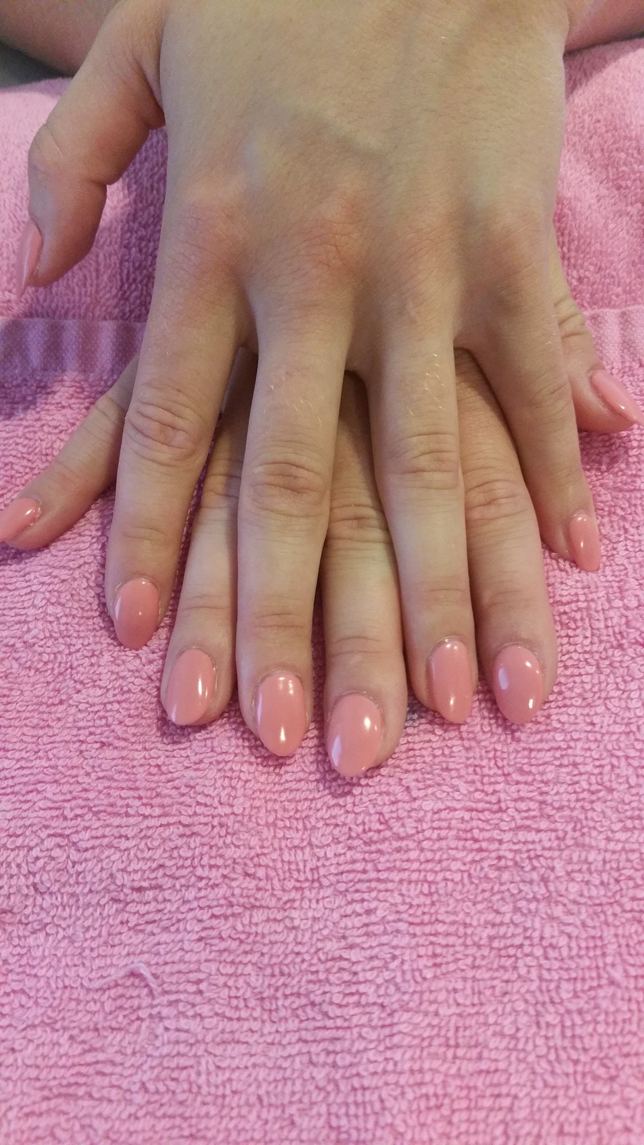 Gelpolish in een zachte nude tint, gezet bij Amy's beauty
